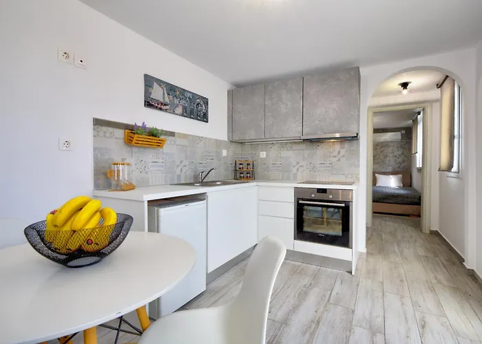 In Blue Logaras בית נופש פיסו ליבאדי