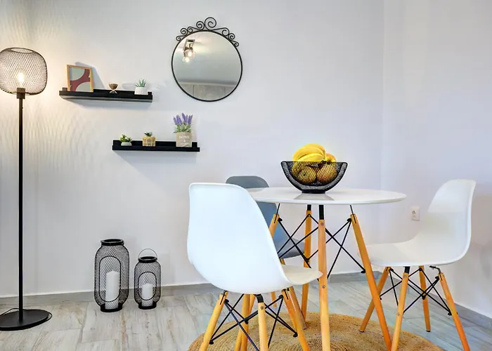 In Blue Logaras בית נופש *